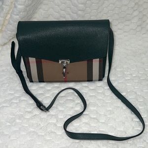 Burberry Macken Crossbody-Authentic-EUC